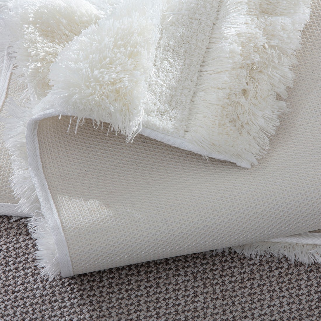 Tapete Antiderrapante NewYork Super Soft e Peluciado 50x70cm - Bege Tapete Antiderrapante NewYork Super Soft e Peluciado 50x70cm - Bege