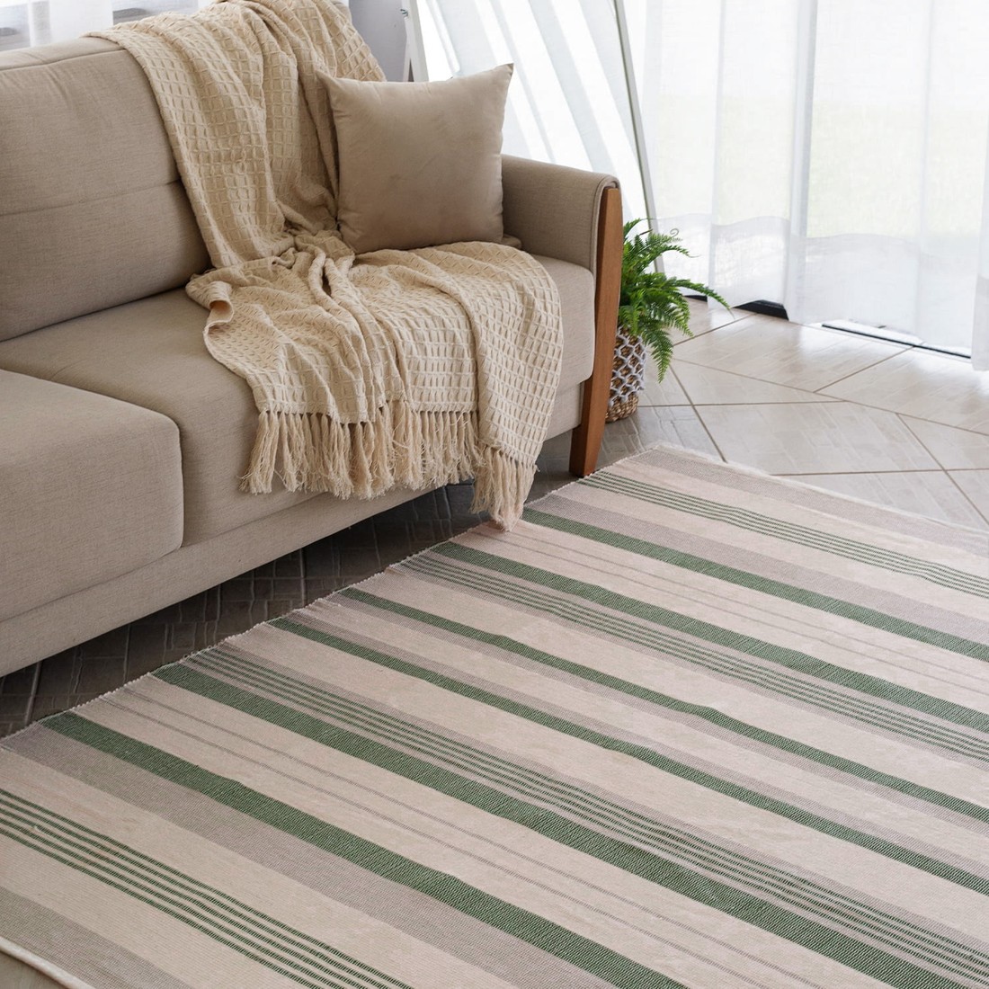 Tapete Artesanal Trama Basic para Sala Listras Verde - Edição Limitada 2,00x2,00 Tapete Artesanal Trama Basic para Sala Listras Verde - Edição Limitada 2,00x2,00