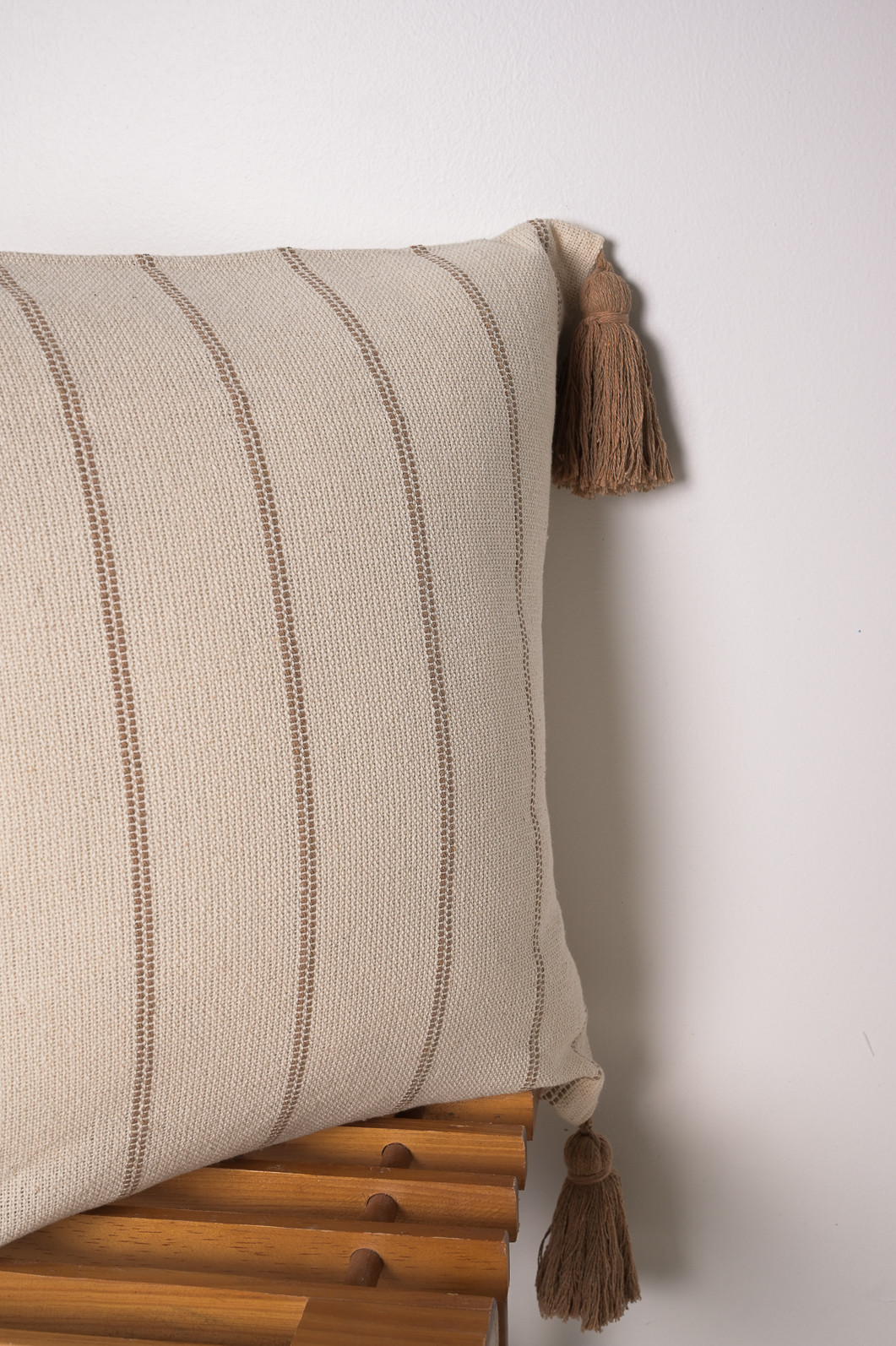 Capa de Almofada Adele Bege com Pompom Capa de Almofada Adele Bege com Pompom