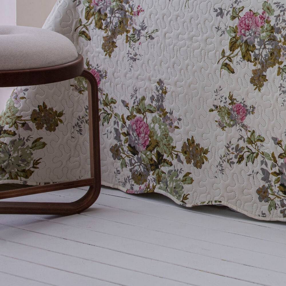 Kit  Cobre-leito Queen Bouti Microfibra Ultrasonic Estampada 2,40 x 2,60 m + 2 Porta-travesseiros - Anita