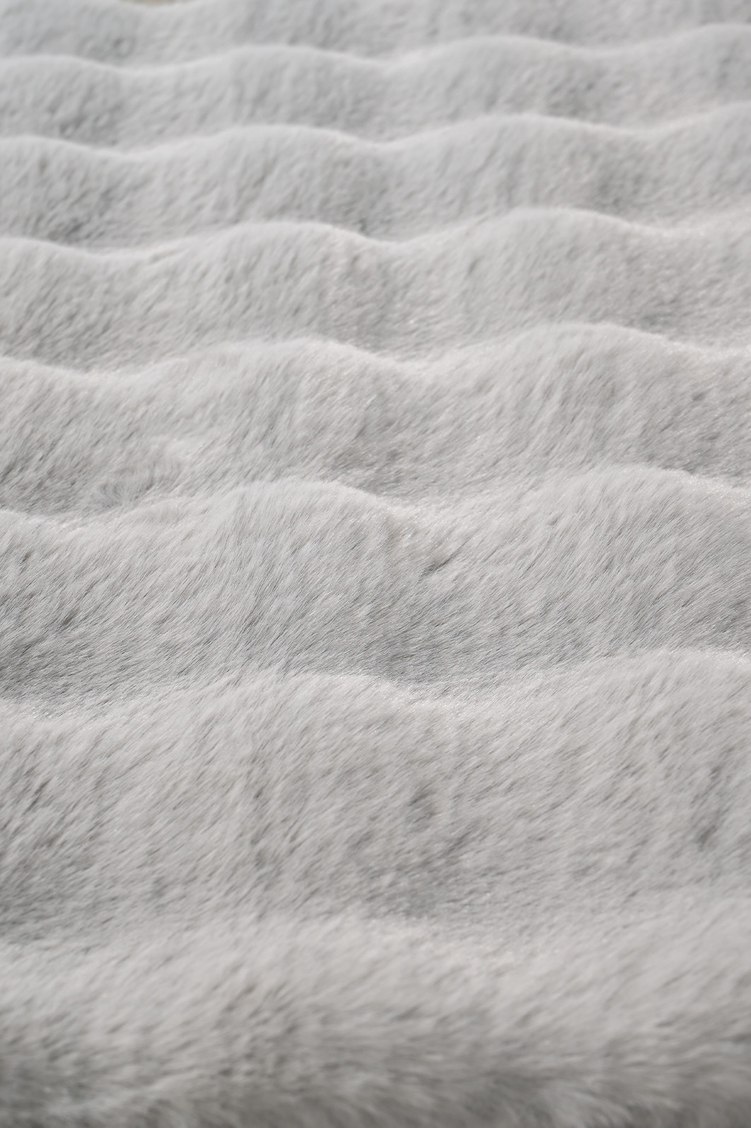 Tapete Pele de Coelho Livy Prata 100x150 Tapete Pele de Coelho Livy Prata 100x150