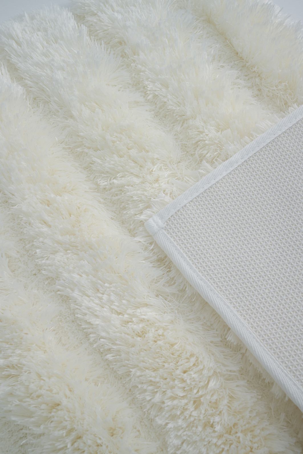 Tapete Antiderrapante NewYork Super Soft e Peluciado 50x70cm  Branco