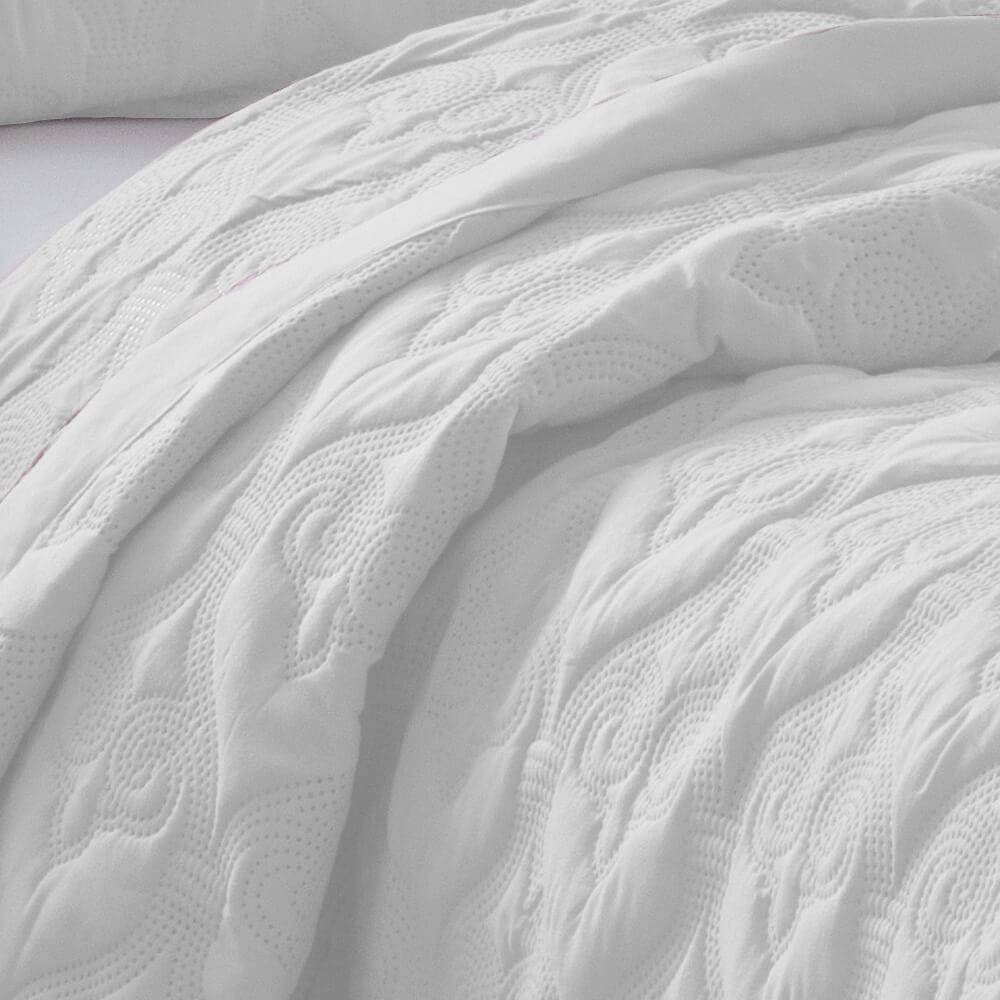 Kit 1 Colcha Casal Boutis Microfibra Ultrasonic + 2 Porta-Travesseiros Branco Kit 1 Colcha Casal Boutis Microfibra Ultrasonic + 2 Porta-Travesseiros Branco