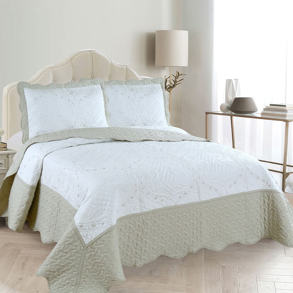 Kit Colcha Cobre Leito Queen Microfibra Dupla face com Porta-travesseiros Arabesque Areia