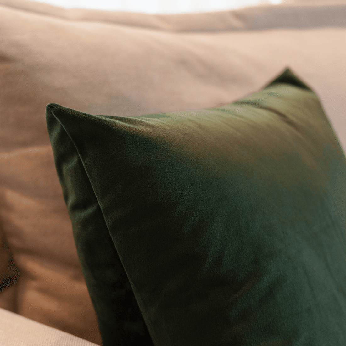 Capa de Almofada Veludo Premium Decorativa - Verde Musgo 45cm x 45cm Capa de Almofada Veludo Premium Decorativa - Verde Musgo 45cm x 45cm