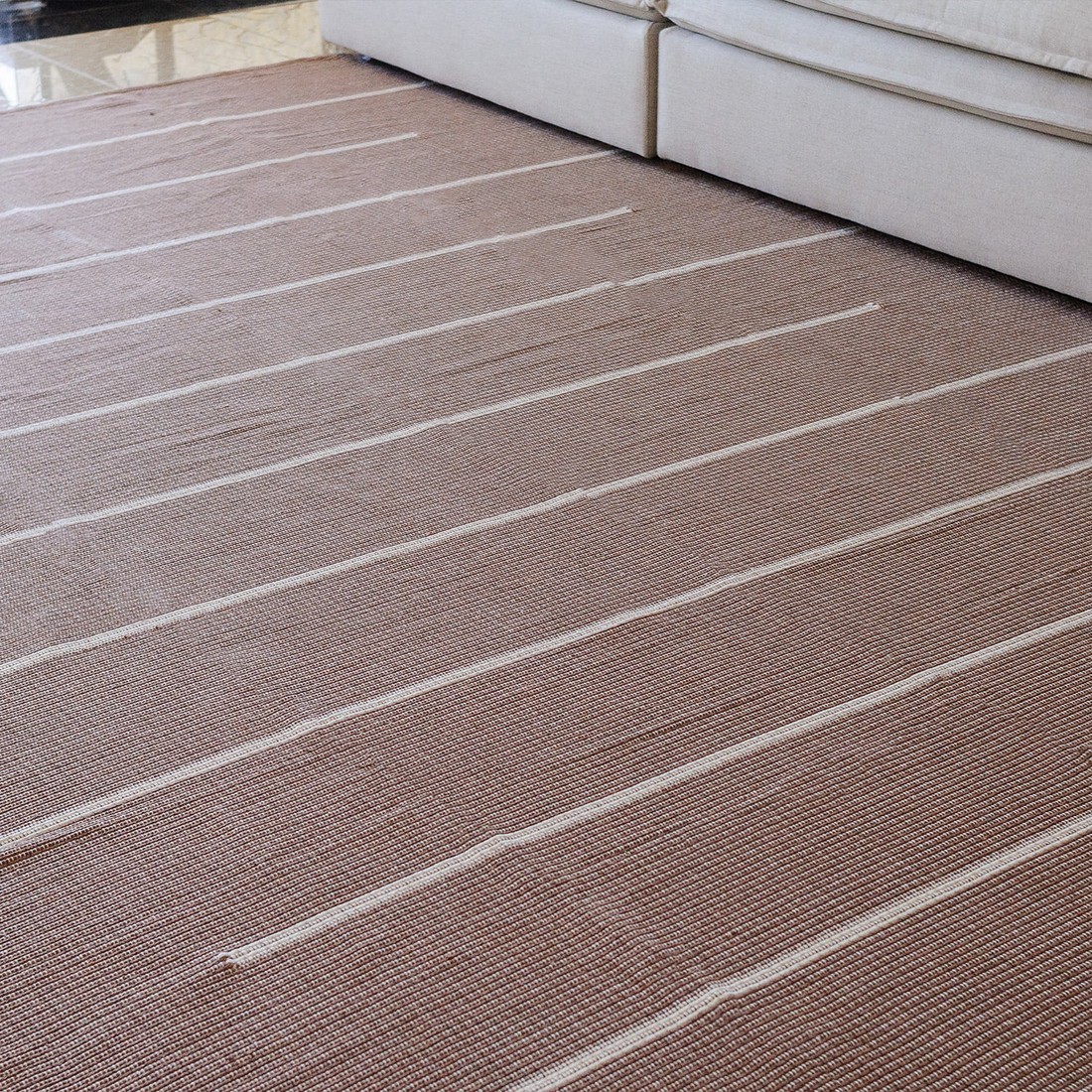 Tapete Artesanal Trama Basic de Sala Listras Chocolate 150x200