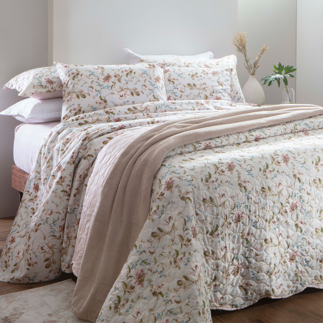 Jogo de Cama Casal 4 Peças 150 Fios 100% Algodão - Aurora Jogo de Cama Casal 4 Peças 150 Fios 100% Algodão - Aurora