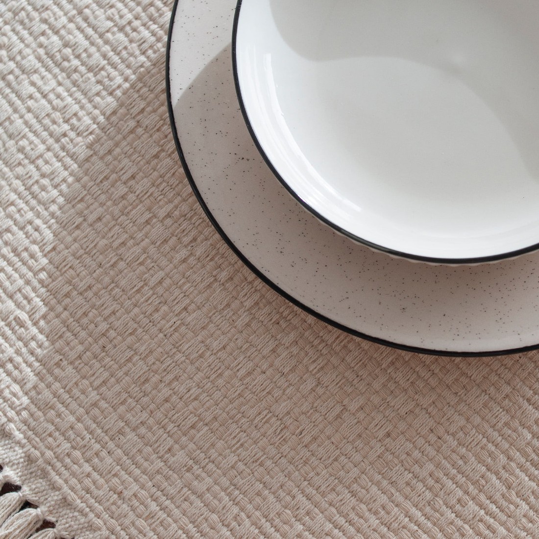 Jogo Americano Artesanal de 2 Peças 32cm x 45cm Coroa Crú Jogo Americano Artesanal de 2 Peças 32cm x 45cm Coroa Crú