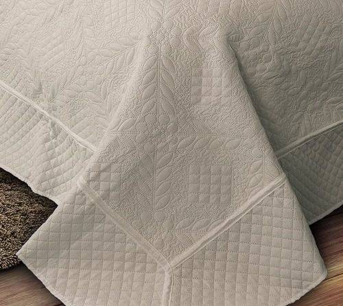 Kit 1 Colcha King Provence Microfibra Matelacê Ultrasonic + 2 Porta-Travesseiros 2,60 x 2,80m - Bege