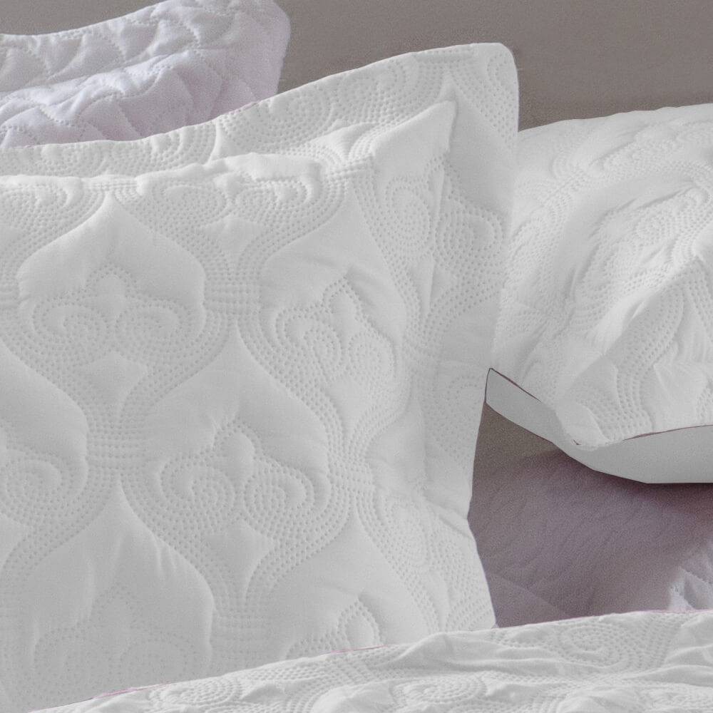 Kit 1 Colcha Casal Boutis Microfibra Ultrasonic + 2 Porta-Travesseiros Branco Kit 1 Colcha Casal Boutis Microfibra Ultrasonic + 2 Porta-Travesseiros Branco