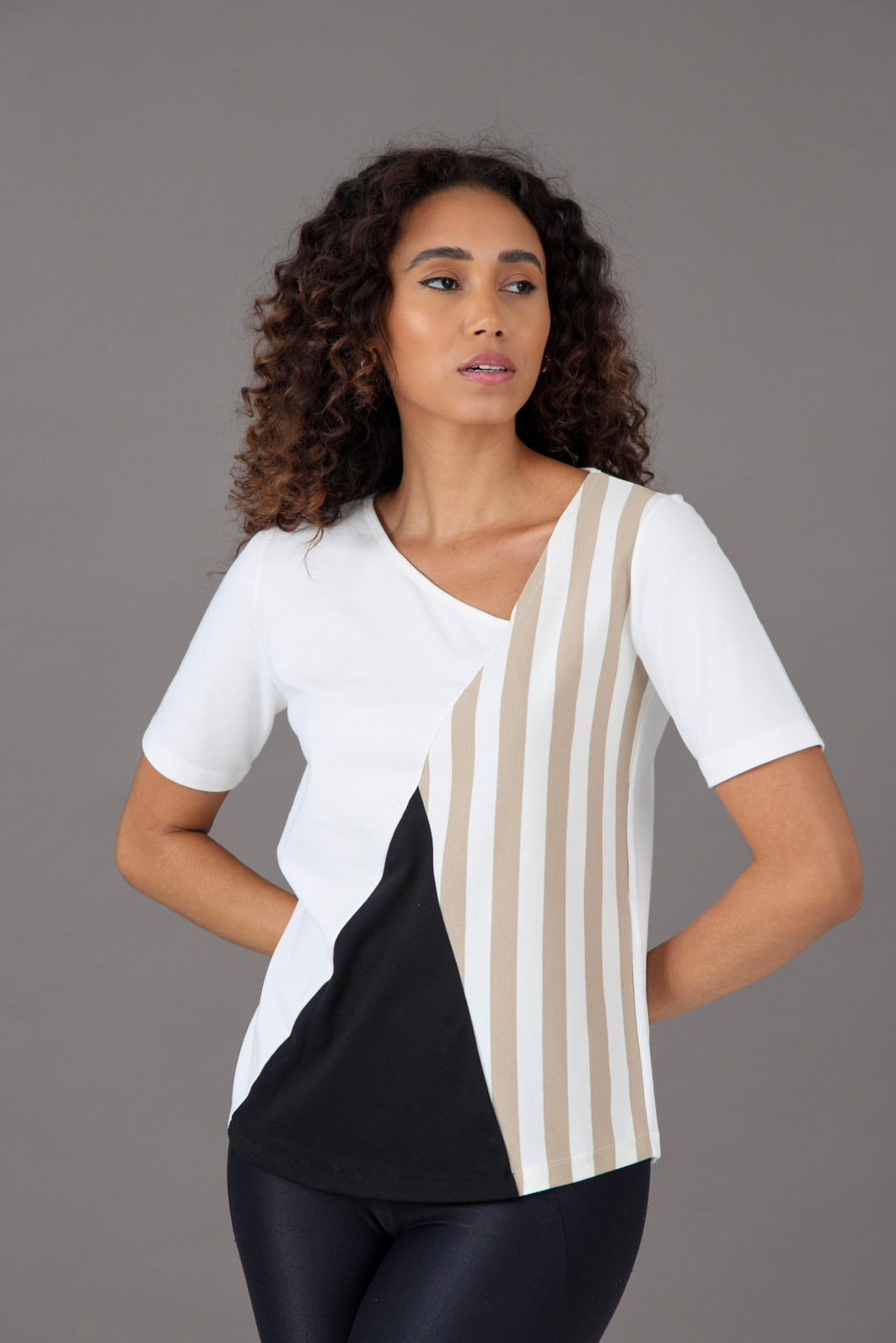 Blusa Feminina Manga Curta Recortes Blusa Feminina Manga Curta Recortes