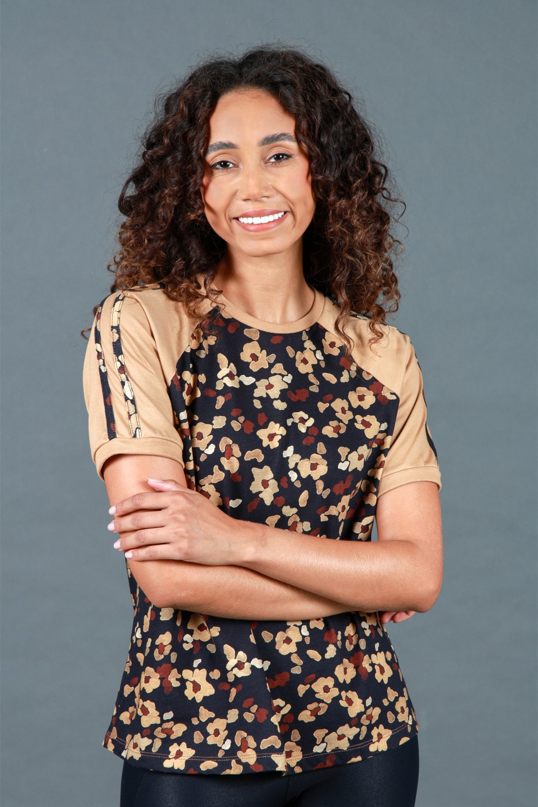 Blusa Feminina Raglan Manga Curta Floral Blusa Feminina Raglan Manga Curta Floral