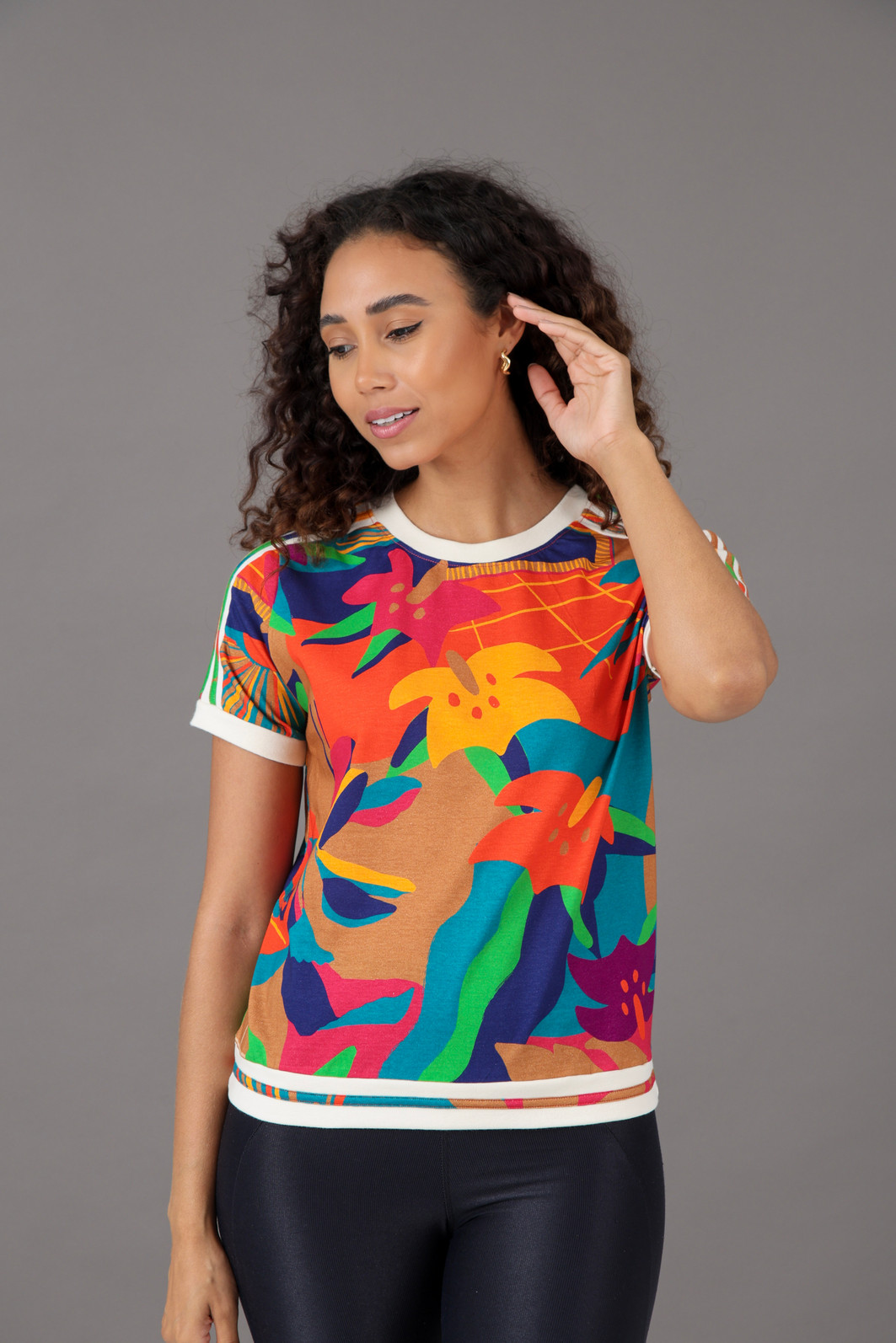 Blusa Feminina Estampada Com Listras No Ombro