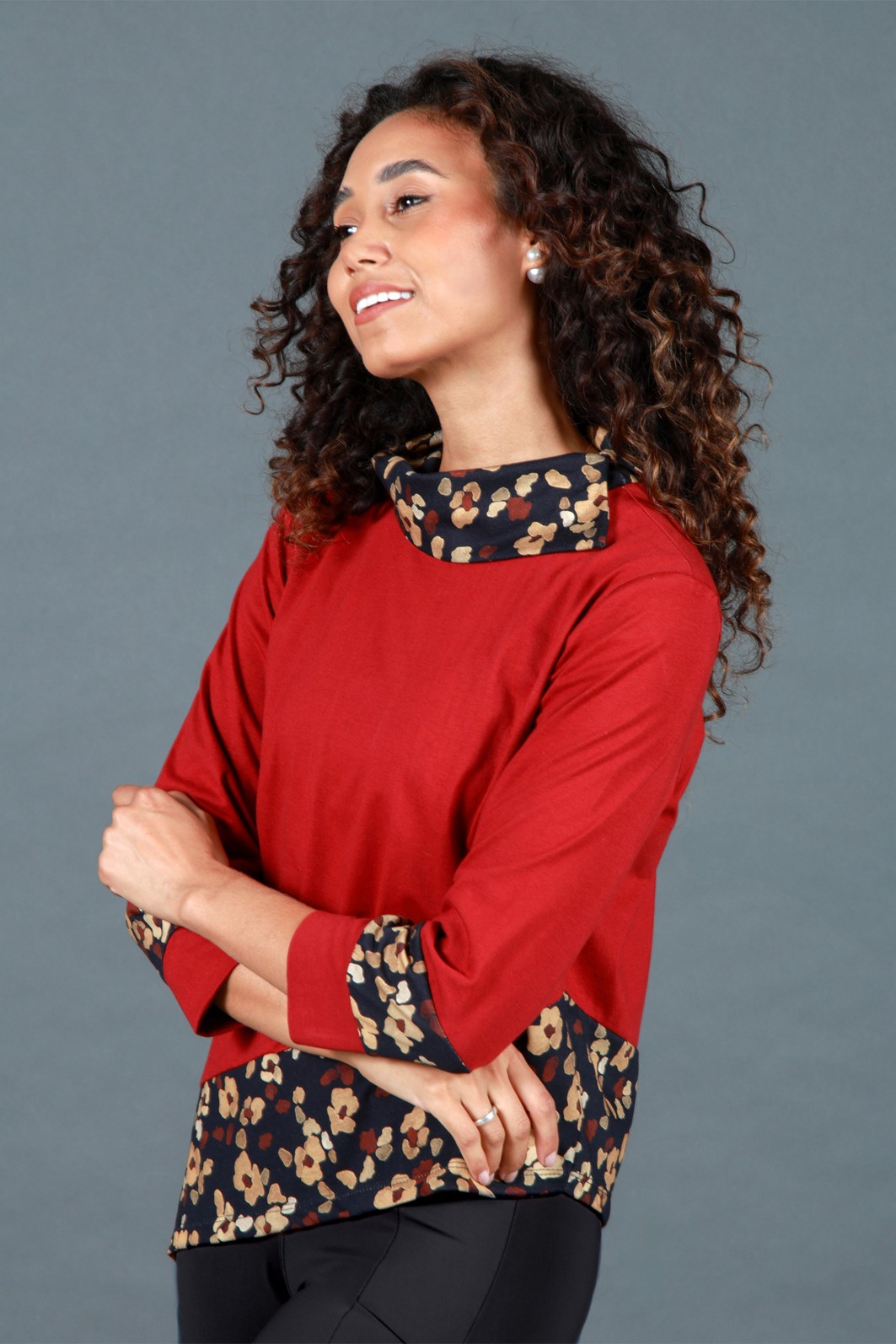 Blusa Feminina Manga Longa Bordô Com Detalhes Florais