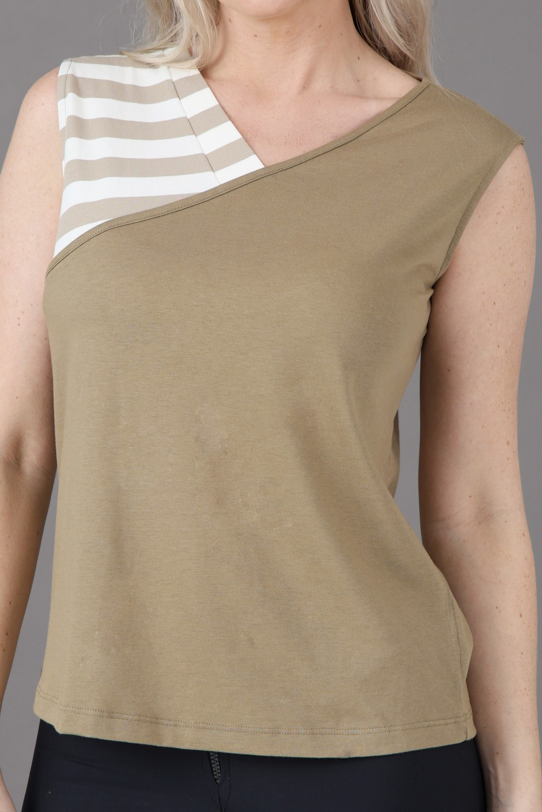 Blusa Feminina Transpassado Listrado Caqui Blusa Feminina Transpassado Listrado Caqui