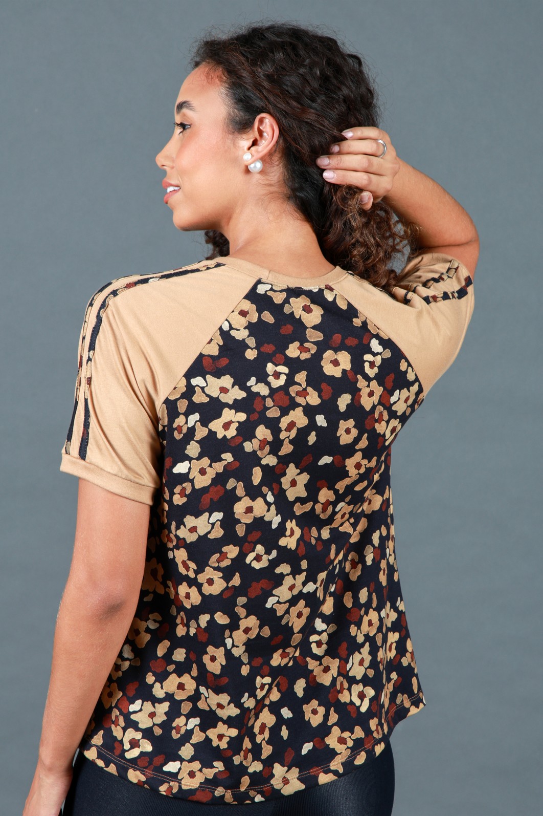 Blusa Feminina Raglan Manga Curta Floral Blusa Feminina Raglan Manga Curta Floral