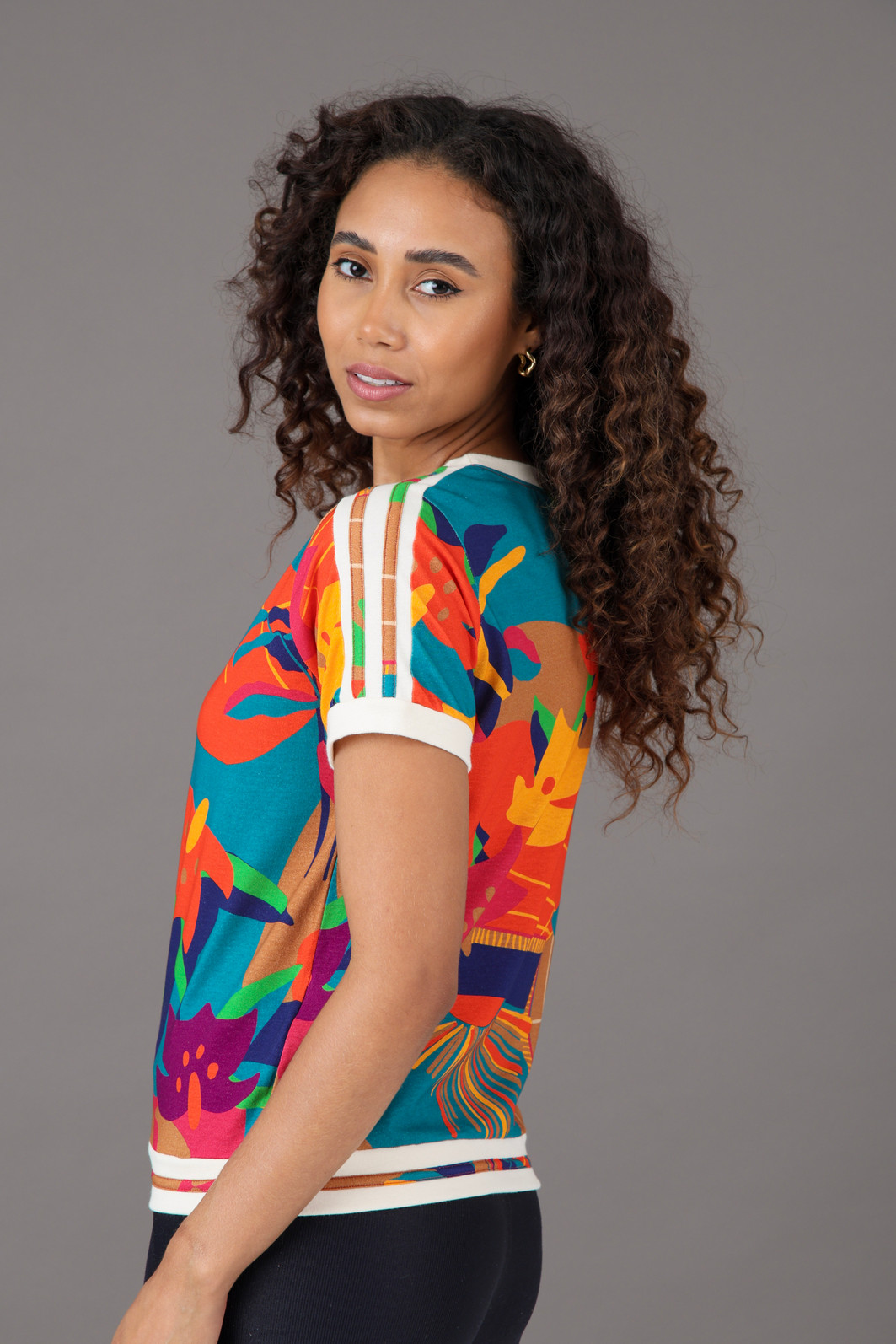 Blusa Feminina Estampada Com Listras No Ombro