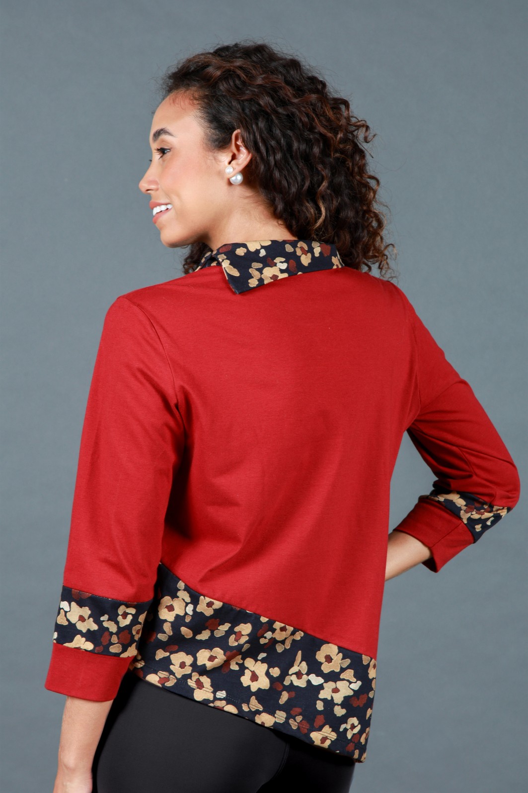 Blusa Feminina Manga Longa Bordô Com Detalhes Florais