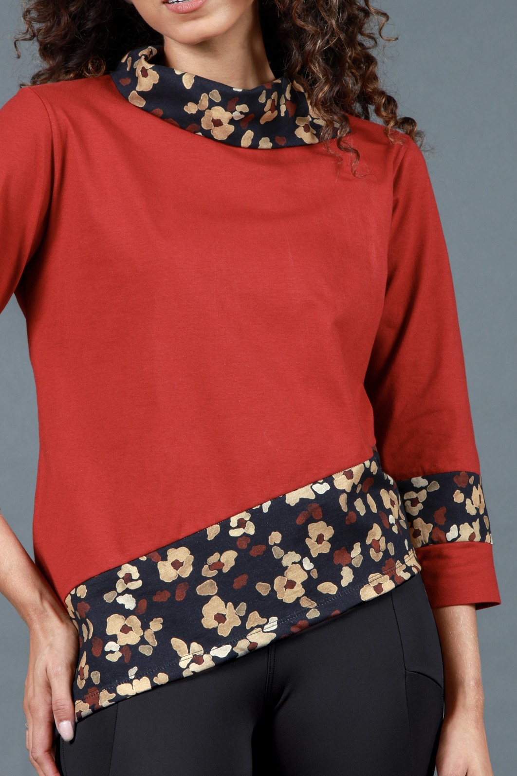 Blusa Feminina Manga Longa Bordô Com Detalhes Florais