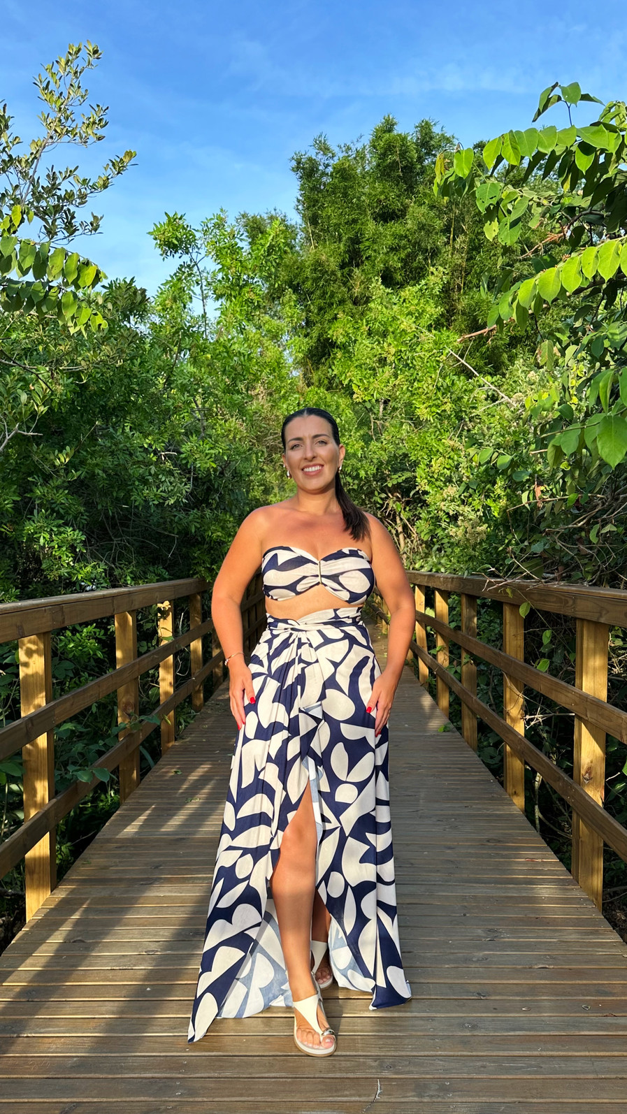 Conjunto saída 1001 formas longo & top sombra natural azul Conjunto saída 1001 formas longo & top sombra natural azul