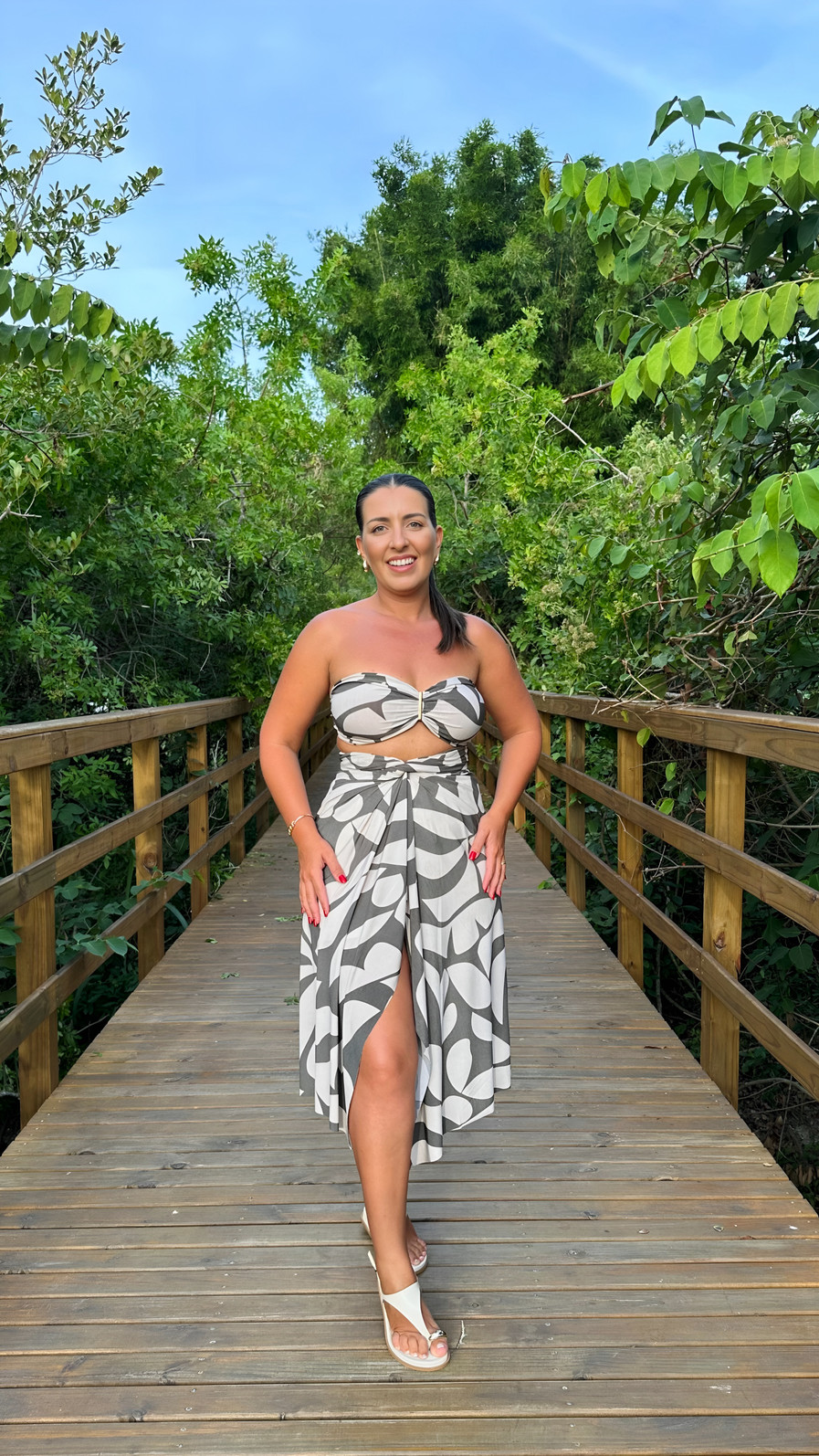 Conjunto saída 1001 formas curto & top sombra natural Conjunto saída 1001 formas curto & top sombra natural