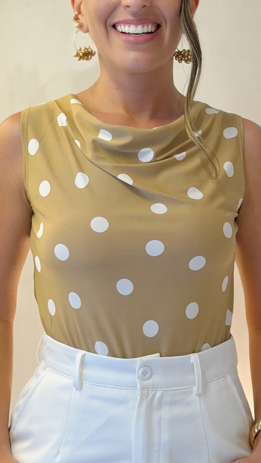 Blusa Gola Boba poá bege Blusa Gola Boba poá bege