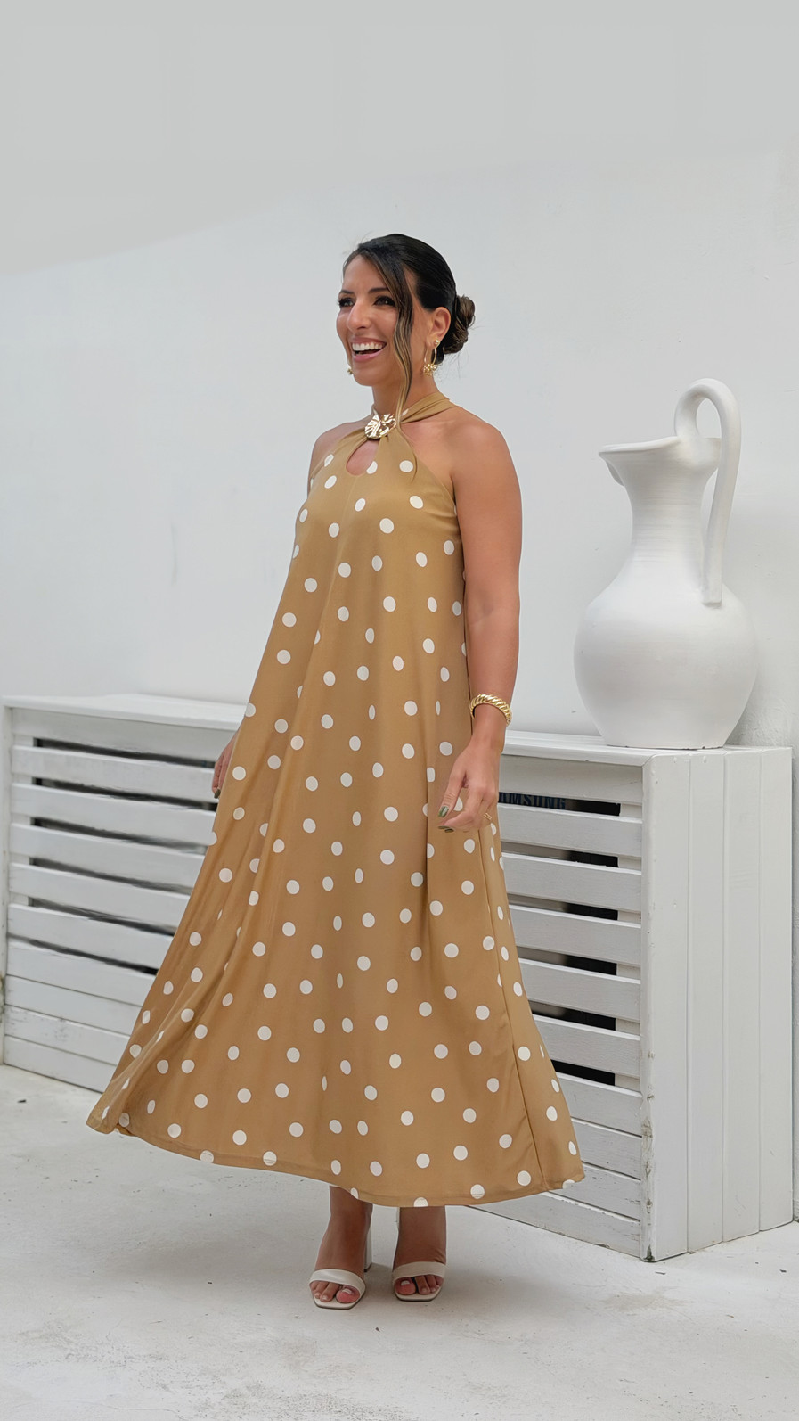 Vestido midí poá bege Vestido midí poá bege