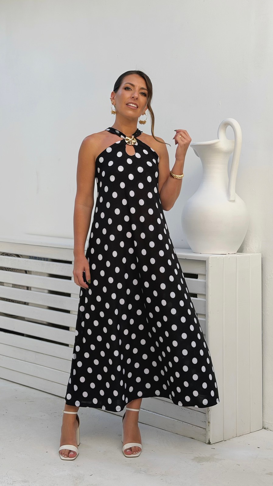 Vestido midí poá preto Vestido midí poá preto