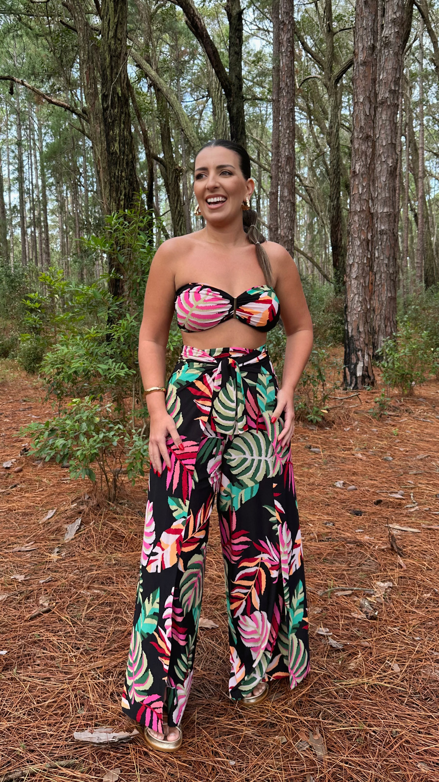 Conjunto calça macacão e top florada preto Conjunto calça macacão e top florada preto