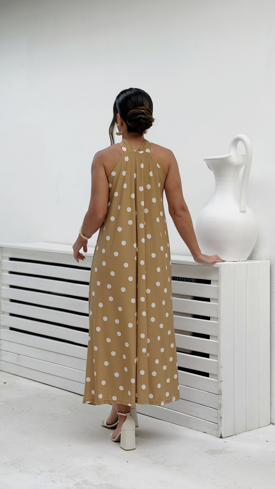 Vestido midí poá bege Vestido midí poá bege
