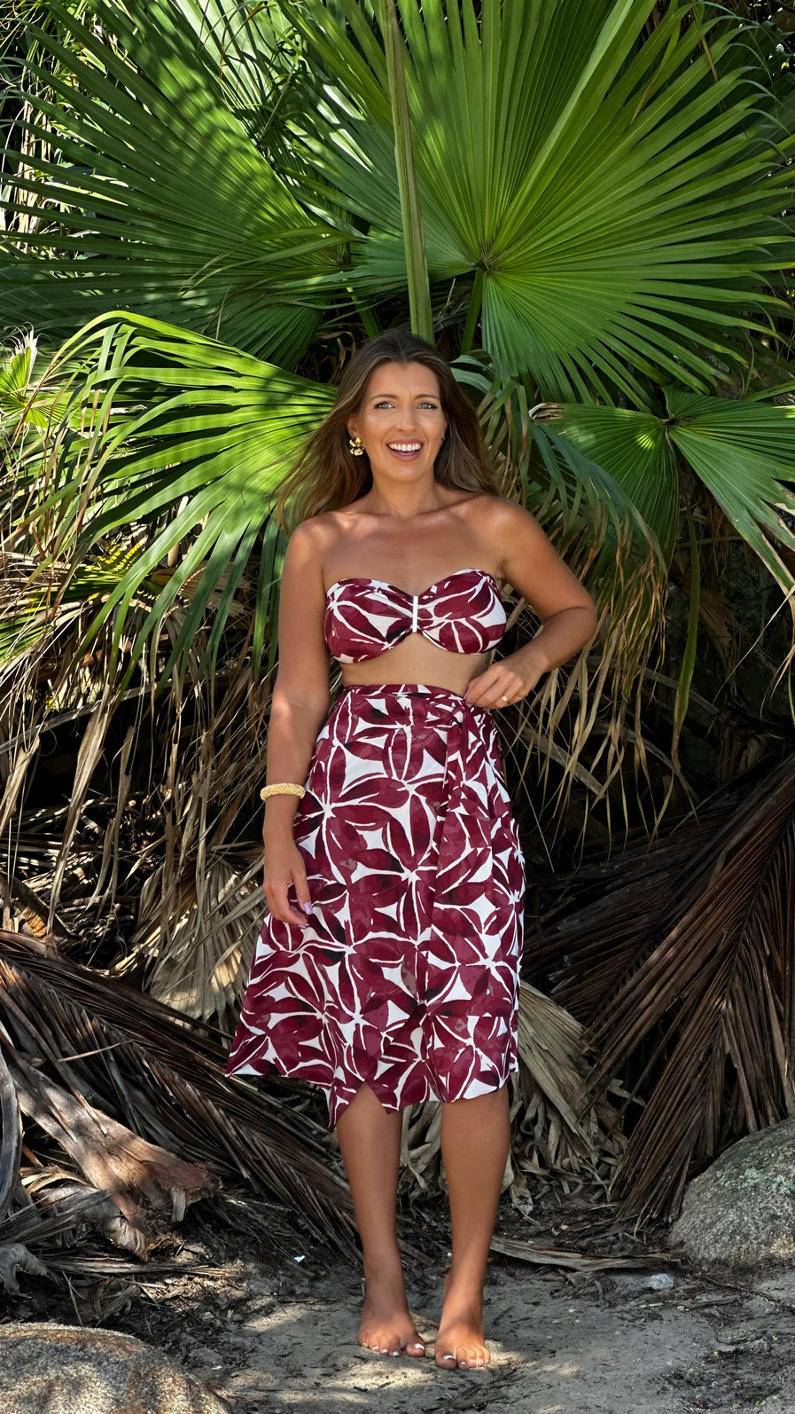 conjunto saída 1001 formas curta  floral bordô