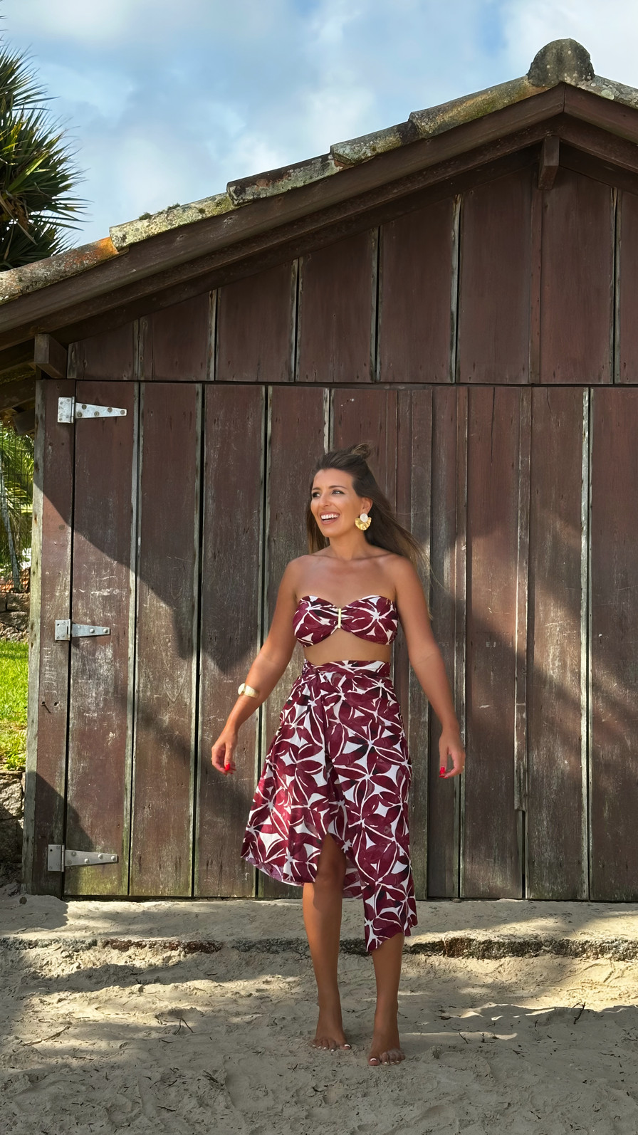 conjunto saída 1001 formas curta  floral bordô