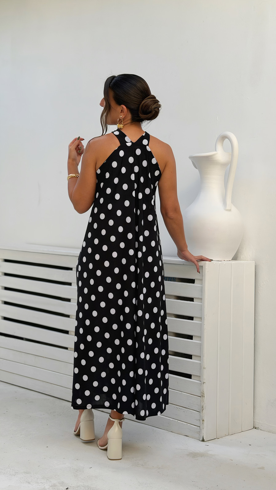 Vestido midí poá preto Vestido midí poá preto