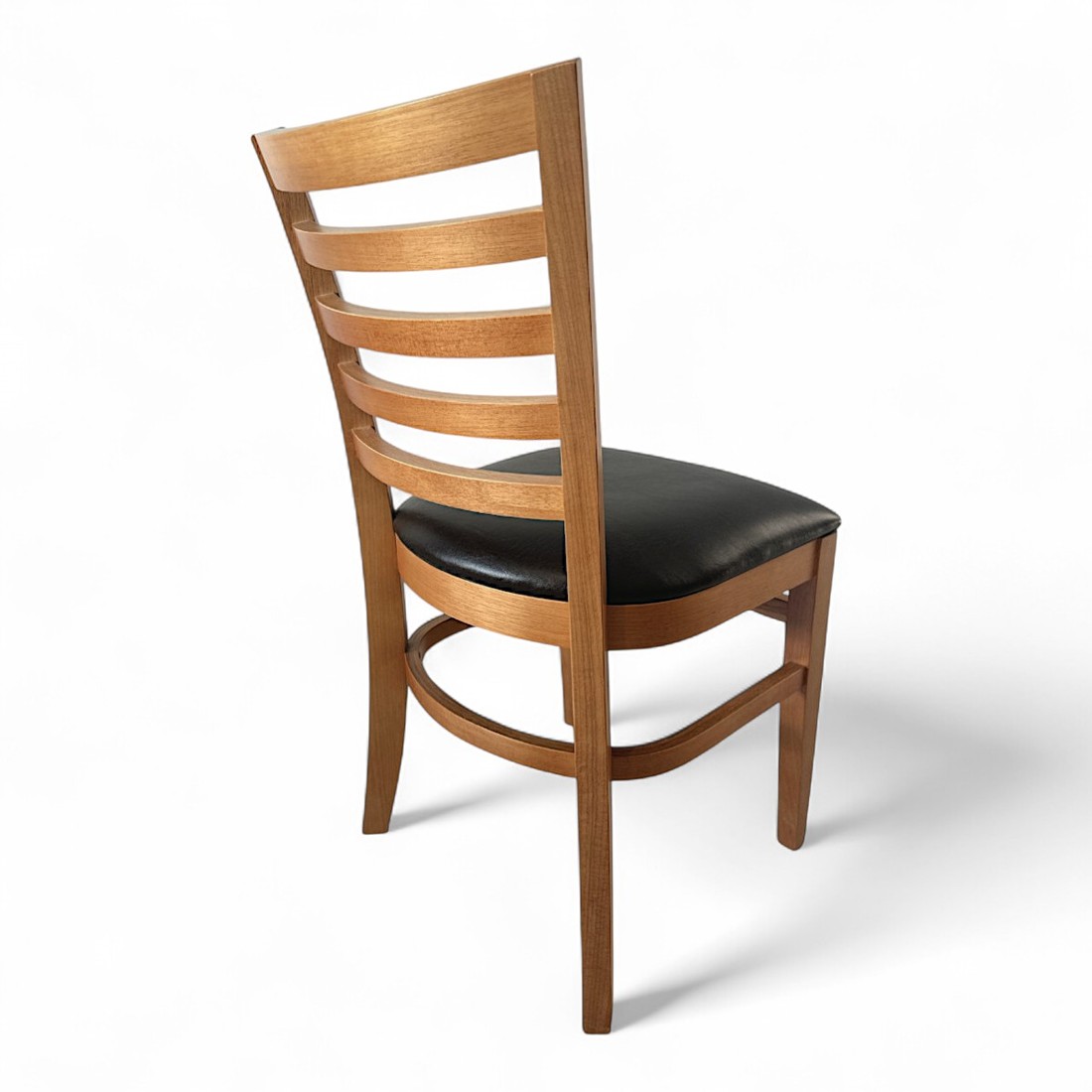 Cadeira Montana Five Assento Corino Preto e Madeira em Castanho