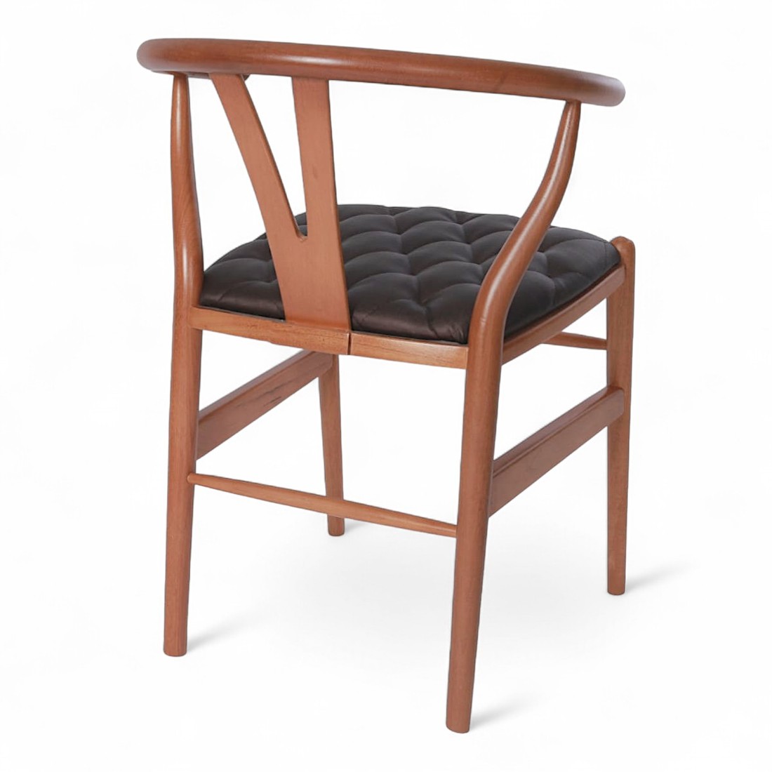 Cadeira Wishbone Confortável e Elegante no Castanho