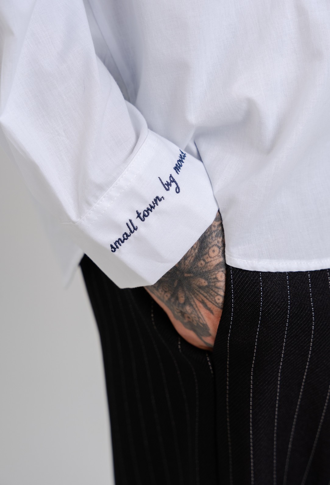CONJUNTO | CALÇA LOOSE ALFAIATARIA PRETA + CAMISA SOCIAL RELAXED CONJUNTO | CALÇA LOOSE ALFAIATARIA PRETA + CAMISA SOCIAL RELAXED