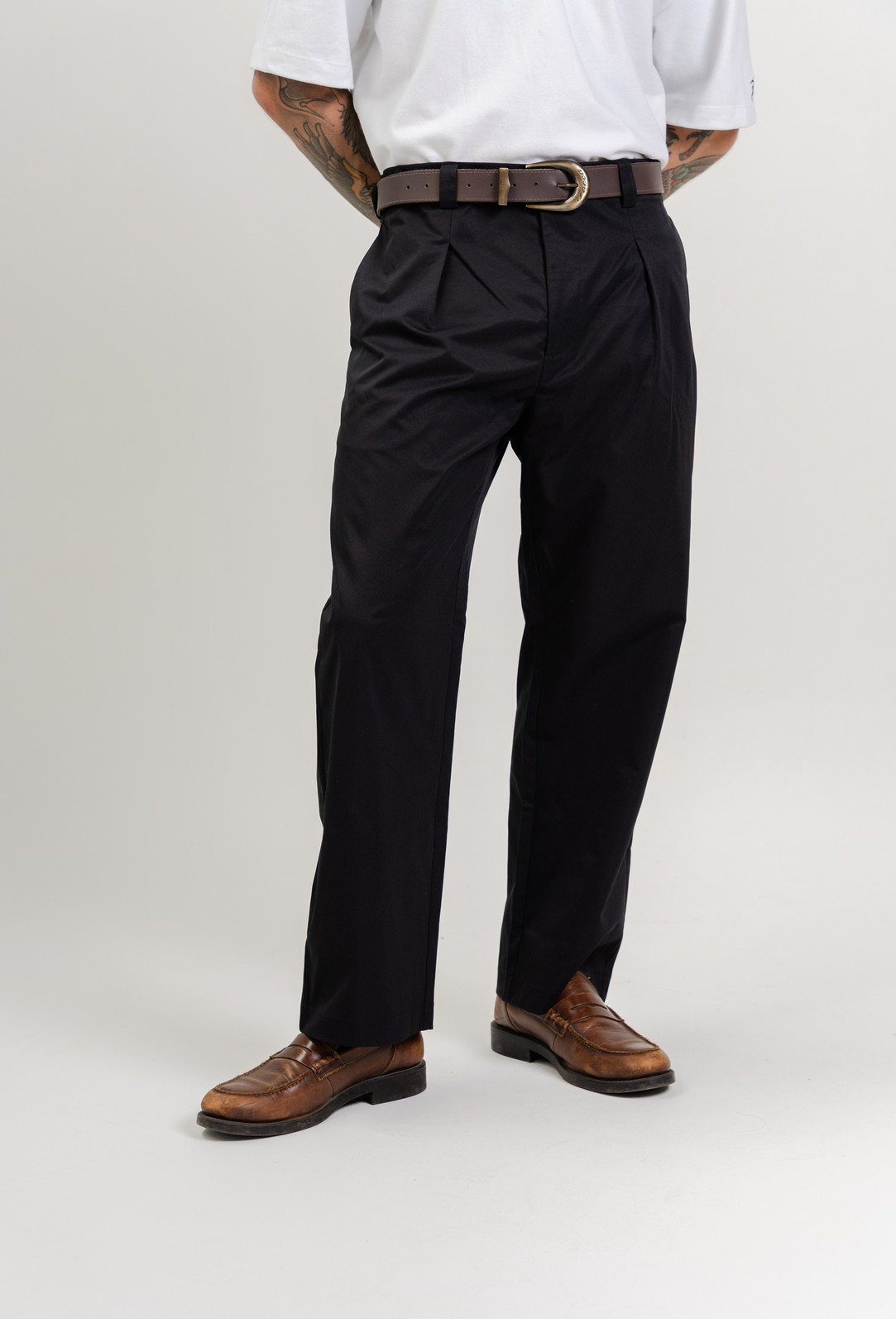 CONJUNTO | CALÇA LOOSE ALFAIATARIA PRETA + CAMISA SOCIAL RELAXED CONJUNTO | CALÇA LOOSE ALFAIATARIA PRETA + CAMISA SOCIAL RELAXED