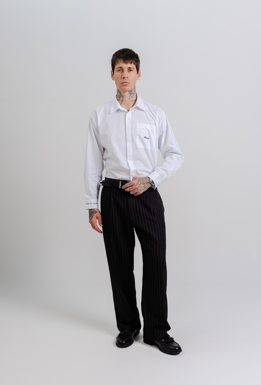 CONJUNTO | CALÇA LOOSE ALFAIATARIA PRETA + CAMISA SOCIAL RELAXED CONJUNTO | CALÇA LOOSE ALFAIATARIA PRETA + CAMISA SOCIAL RELAXED