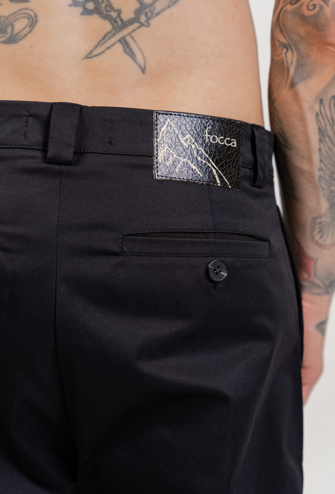 CONJUNTO | CALÇA LOOSE ALFAIATARIA PRETA + CAMISA SOCIAL RELAXED CONJUNTO | CALÇA LOOSE ALFAIATARIA PRETA + CAMISA SOCIAL RELAXED