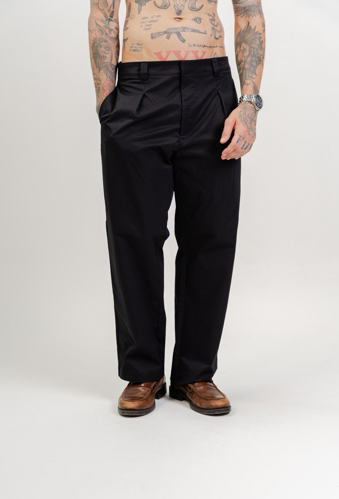 CONJUNTO | CALÇA LOOSE ALFAIATARIA PRETA + CAMISA SOCIAL RELAXED CONJUNTO | CALÇA LOOSE ALFAIATARIA PRETA + CAMISA SOCIAL RELAXED