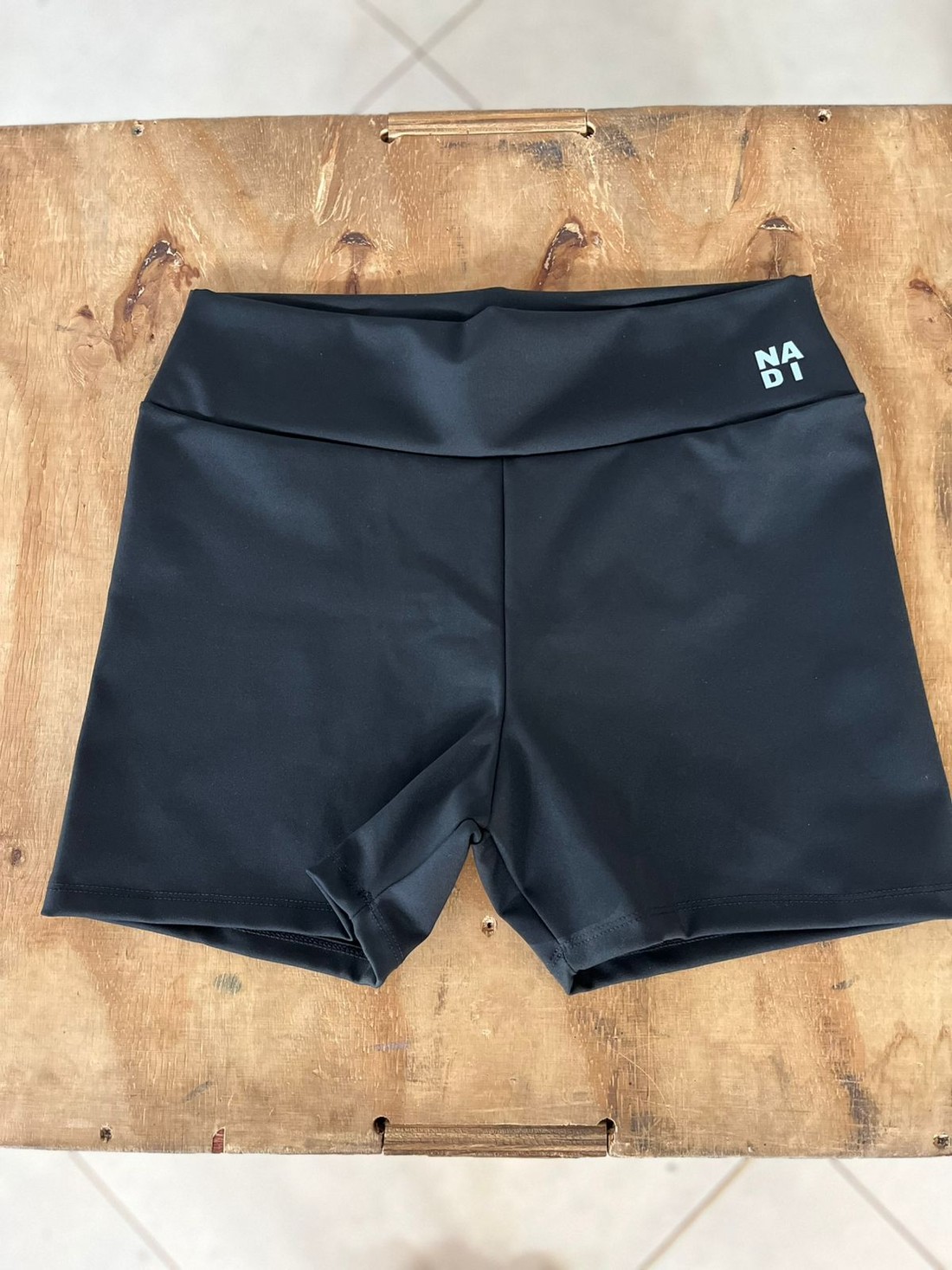 shorts basic curto preto
