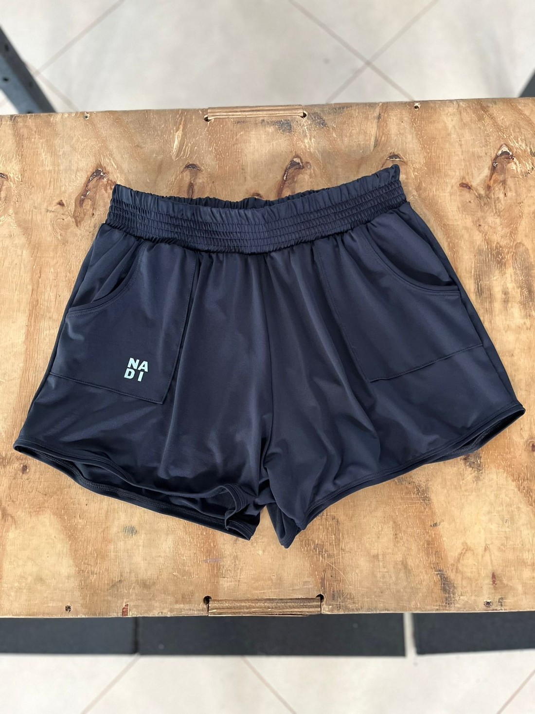 shorts duplo com bolso preto