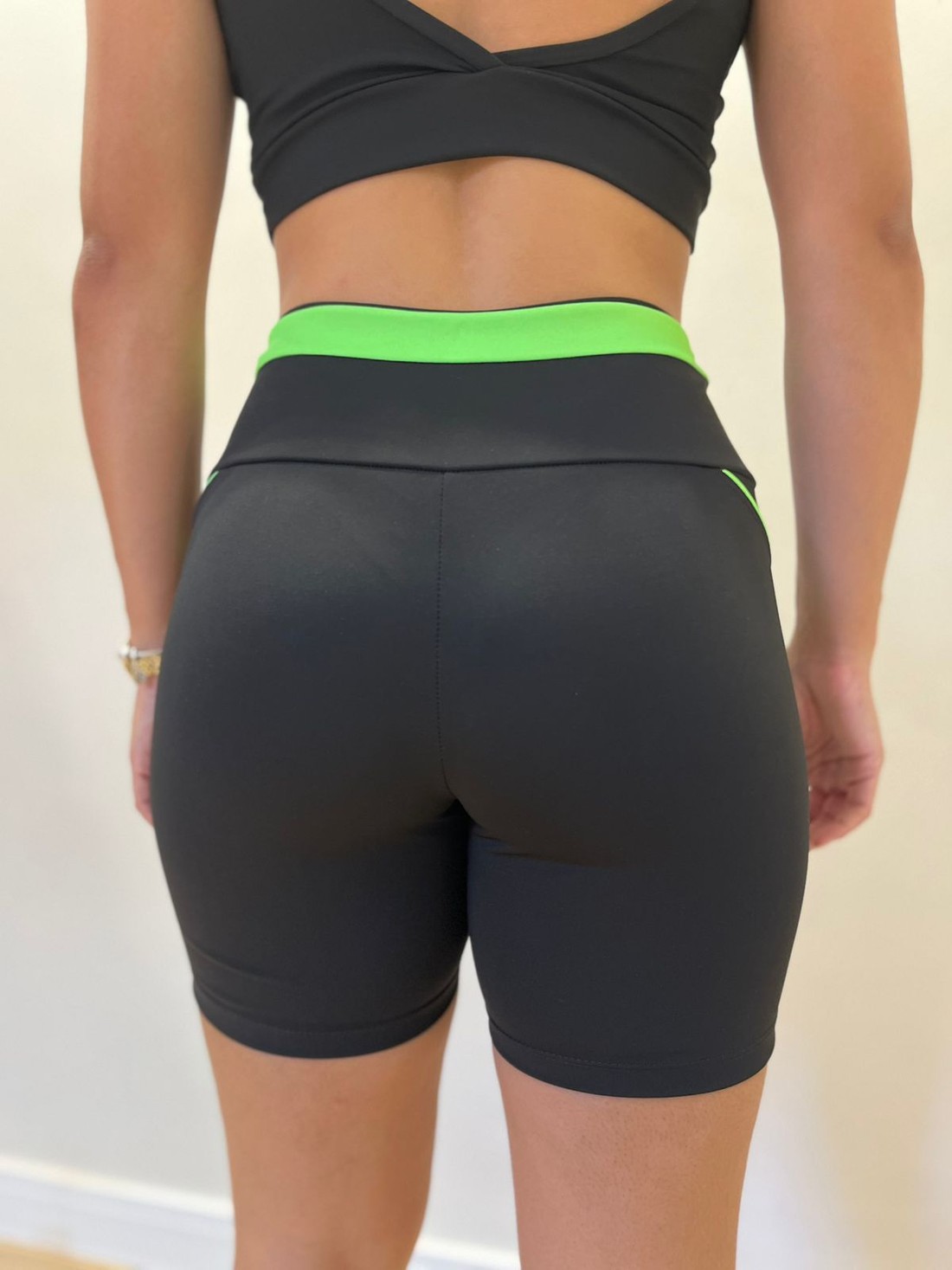 bermuda filete verde neon