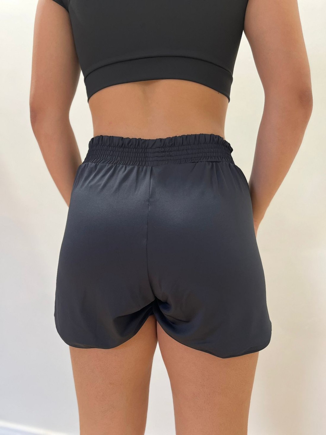 shorts duplo com bolso preto