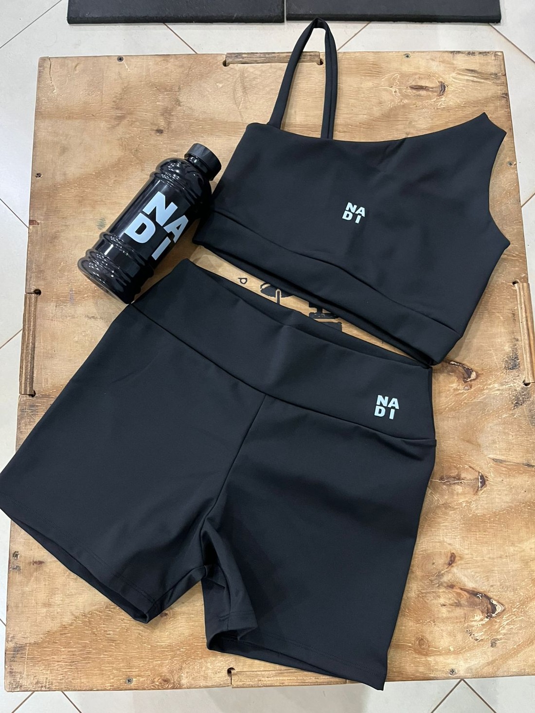 shorts basic curto preto