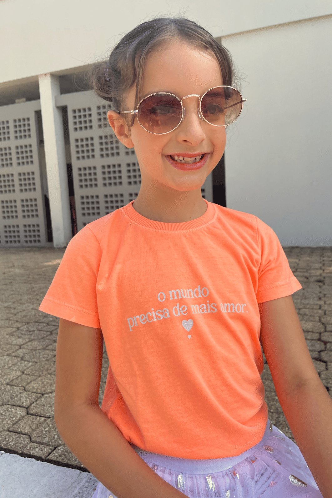 CAMISETA INFANTIL  _  O MUNDO PRECISA DE MAIS AMOR