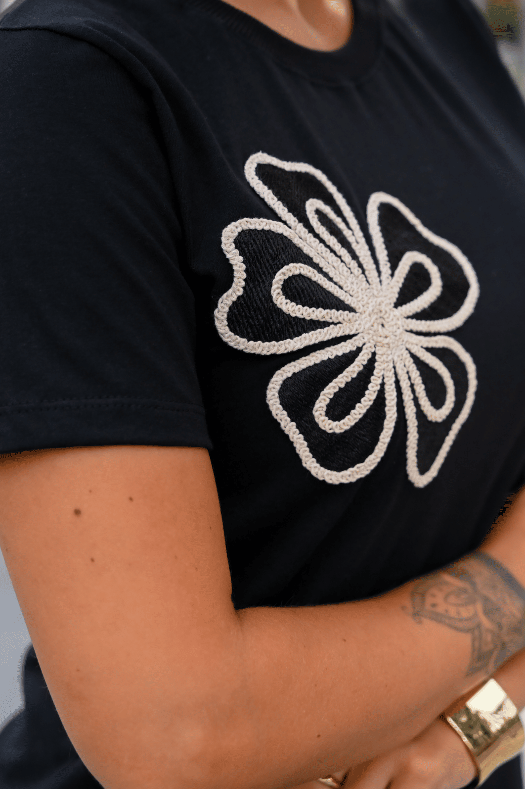 T-SHIRT _  FLOR [ APLIQUE - HAND MADE]
