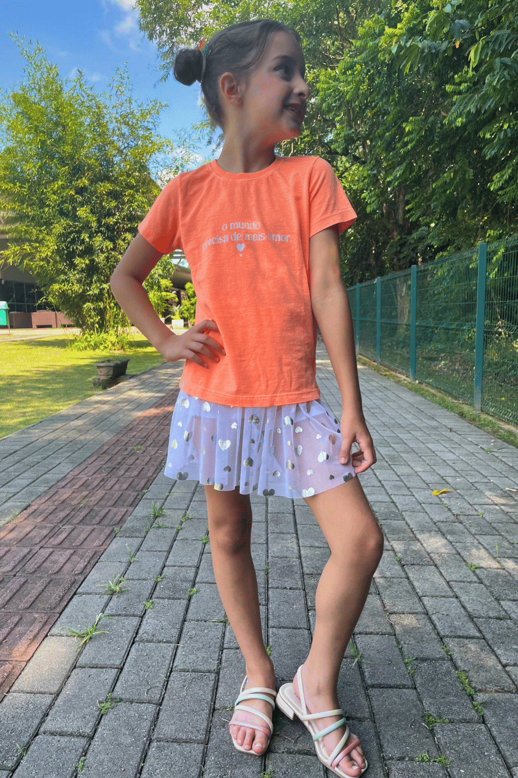 CAMISETA INFANTIL  _  O MUNDO PRECISA DE MAIS AMOR