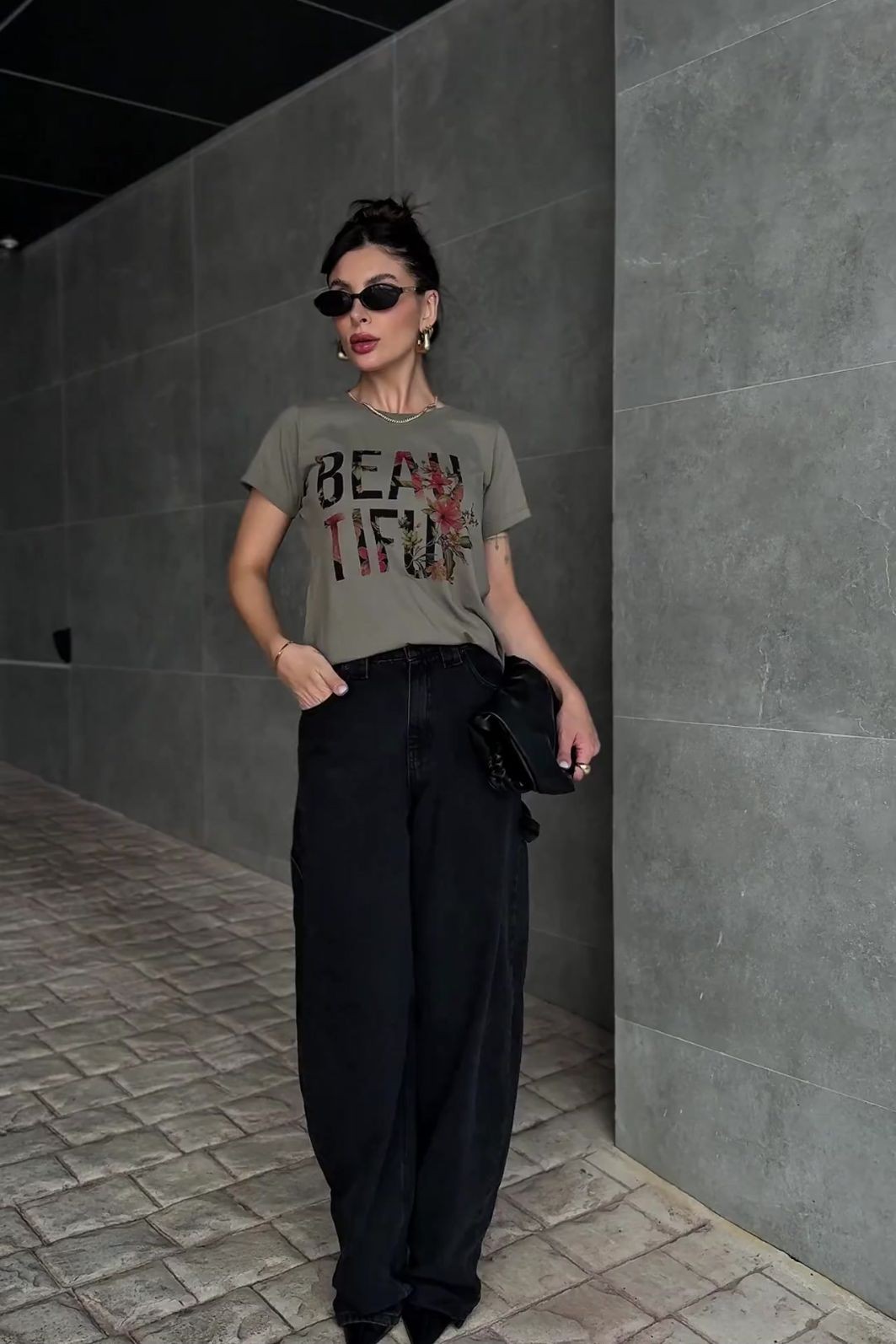 T SHIRT  _   BEAUTYFUL