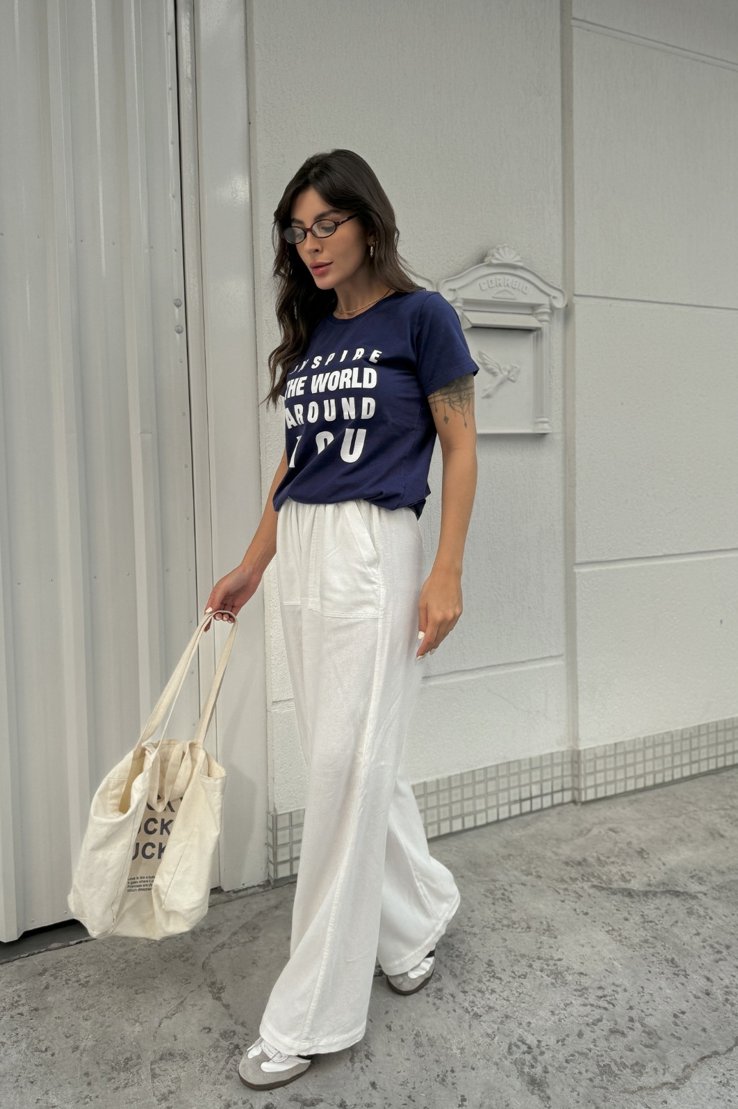 T SHIRT _  INSPIRE THE WORLD